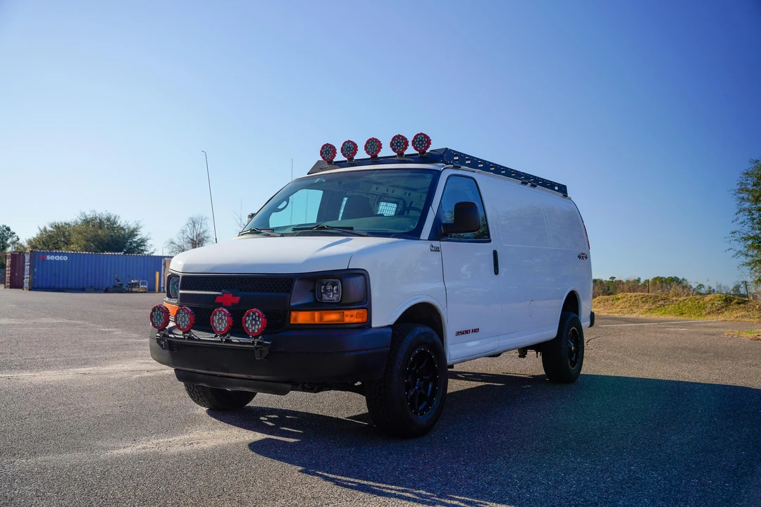 2011 Chevrolet Express - Image 6 of 31
