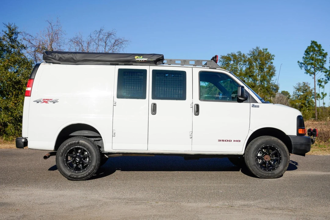 2011 Chevrolet Express - Image 3 of 31