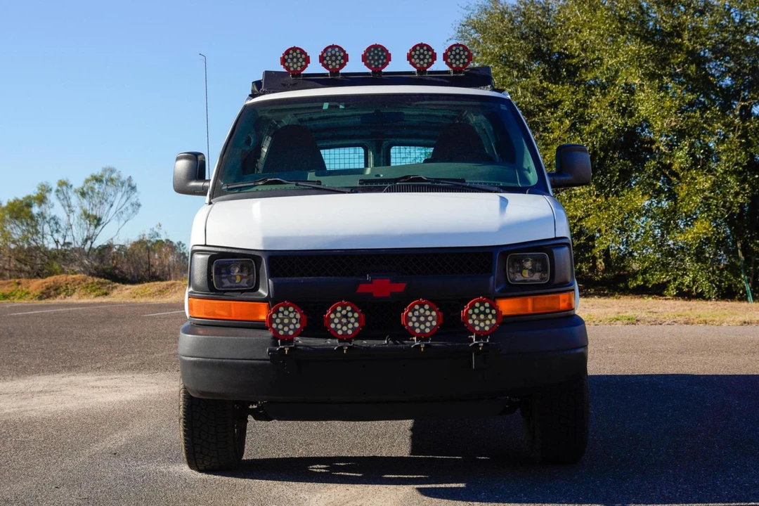 2011 Chevrolet Express - Image 2 of 31