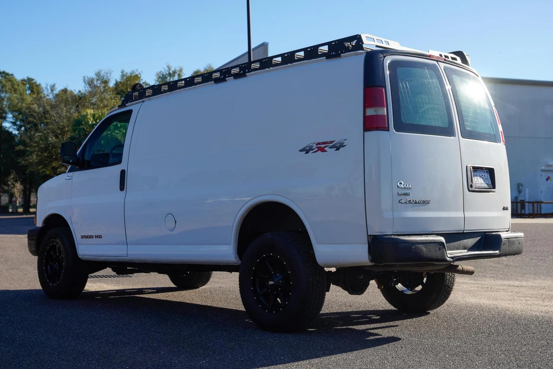 2011 Chevrolet Express - Image 4 of 31