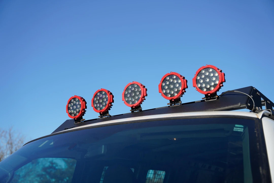 2011 Chevrolet Express - Image 13 of 31
