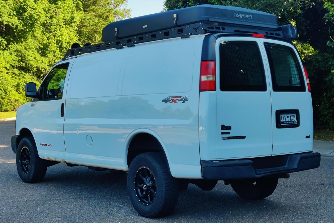 2011 Chevrolet Express - Image 4 of 31