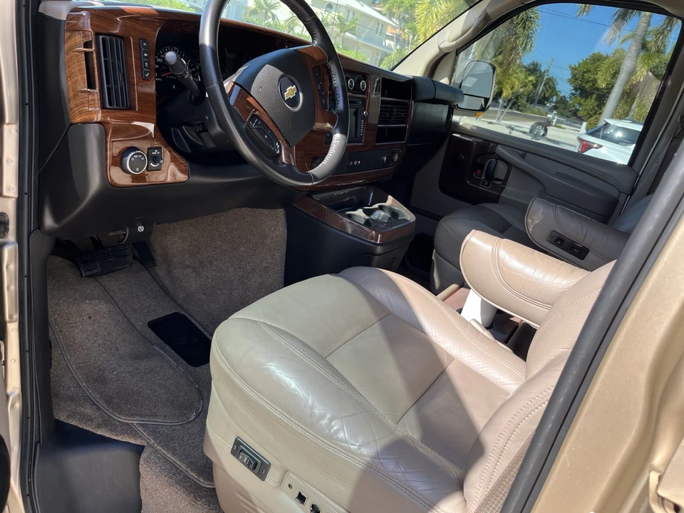 2011 Chevrolet Express - Image 17 of 21