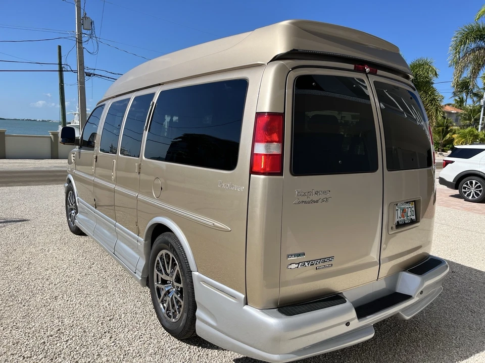 2011 Chevrolet Express - Image 2 of 21