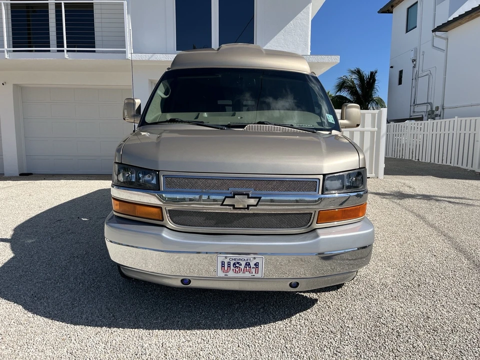 2011 Chevrolet Express - Image 9 of 21