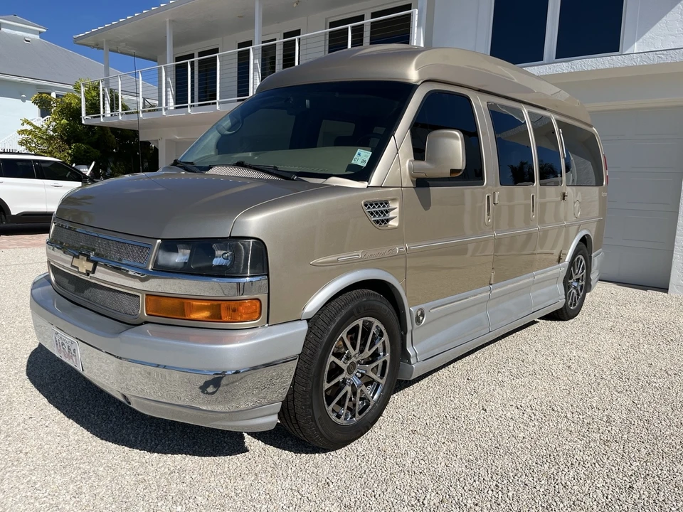 2011 Chevrolet Express - Image 11 of 21