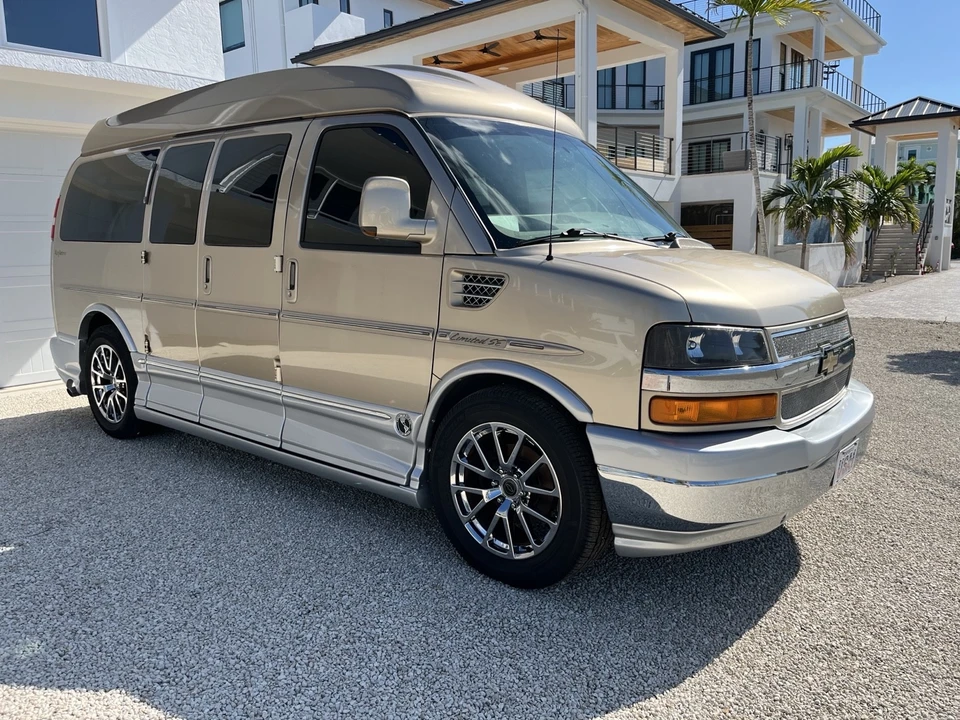 2011 Chevrolet Express - Image 6 of 21
