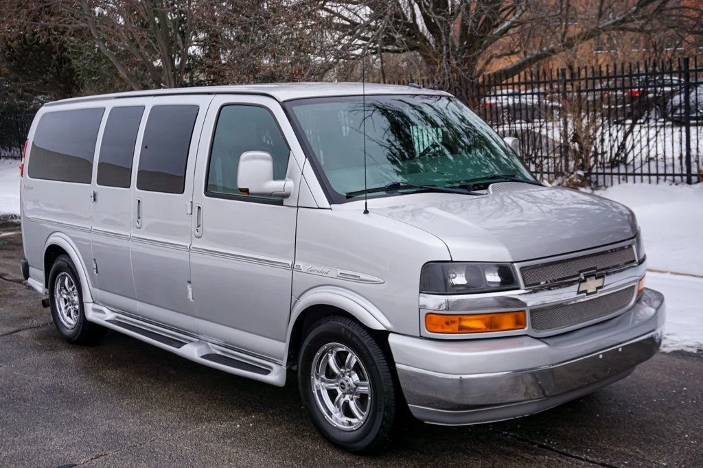 2011 Chevrolet Express - Image 2 of 12