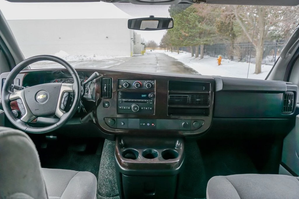 2011 Chevrolet Express - Image 10 of 12
