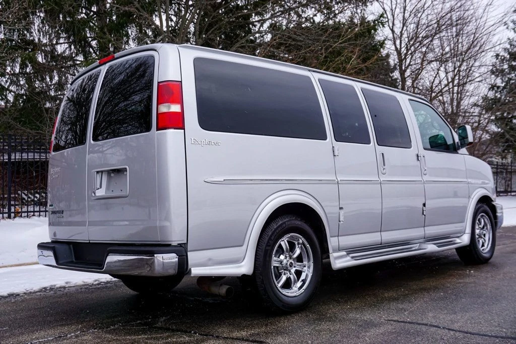 2011 Chevrolet Express - Image 6 of 12
