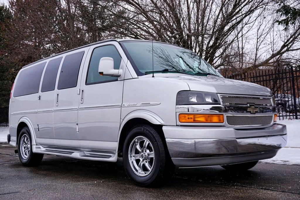 2011 Chevrolet Express - Image 4 of 12
