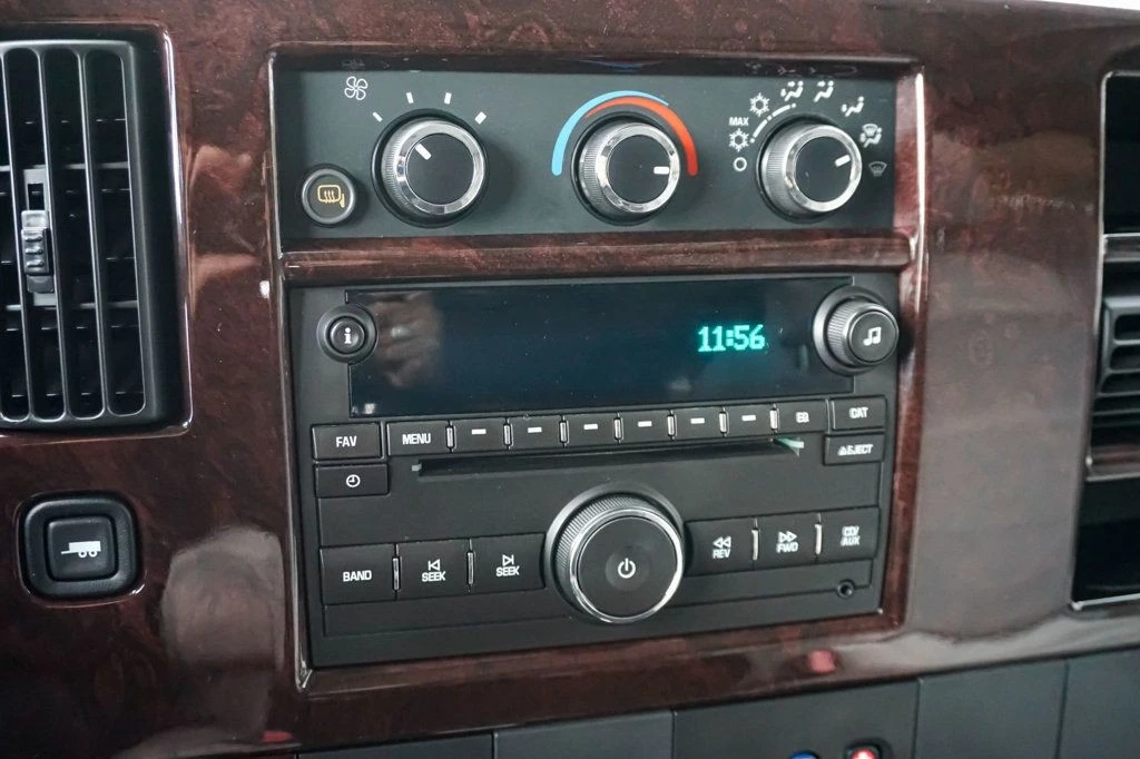 2011 Chevrolet Express - Image 12 of 12