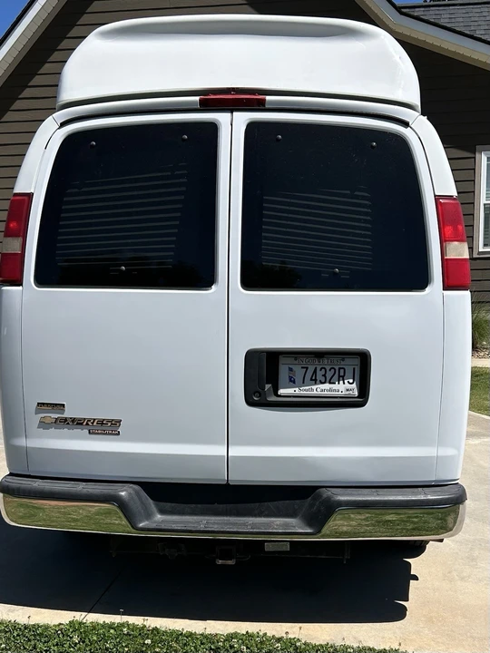 2011 Chevrolet Express - Image 3 of 10