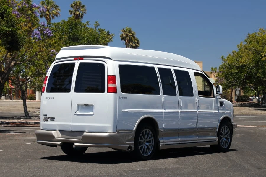 2011 Chevrolet Express - Image 3 of 24