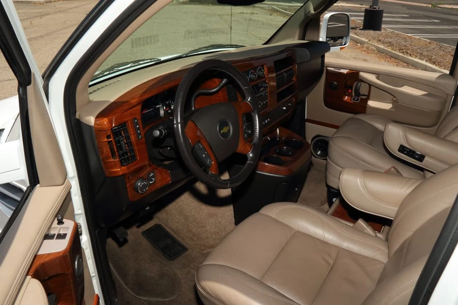 2011 Chevrolet Express - Image 13 of 24