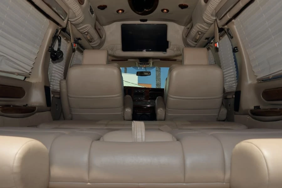 2011 Chevrolet Express - Image 20 of 24