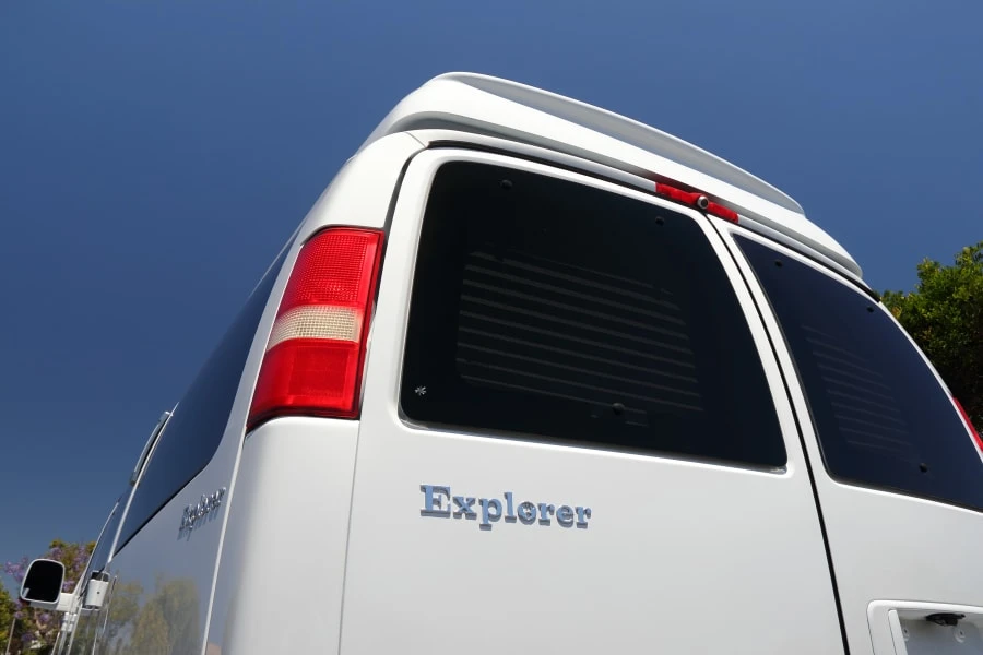 2011 Chevrolet Express - Image 4 of 24
