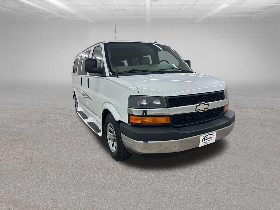 2011 Chevrolet Express - Image 3 of 12