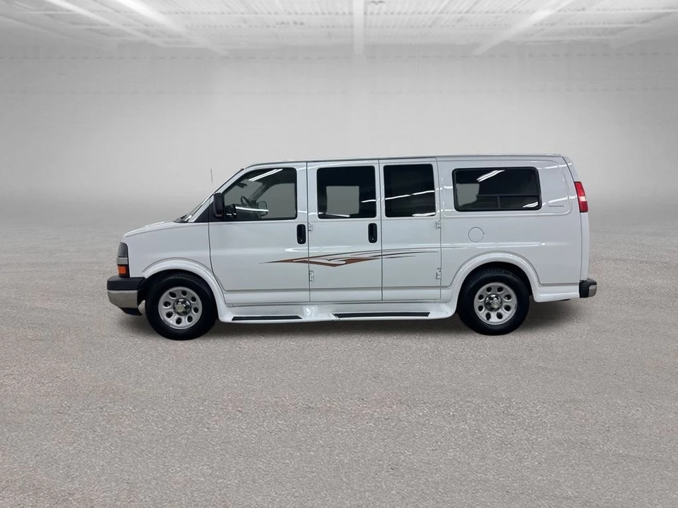 2011 Chevrolet Express - Image 8 of 12