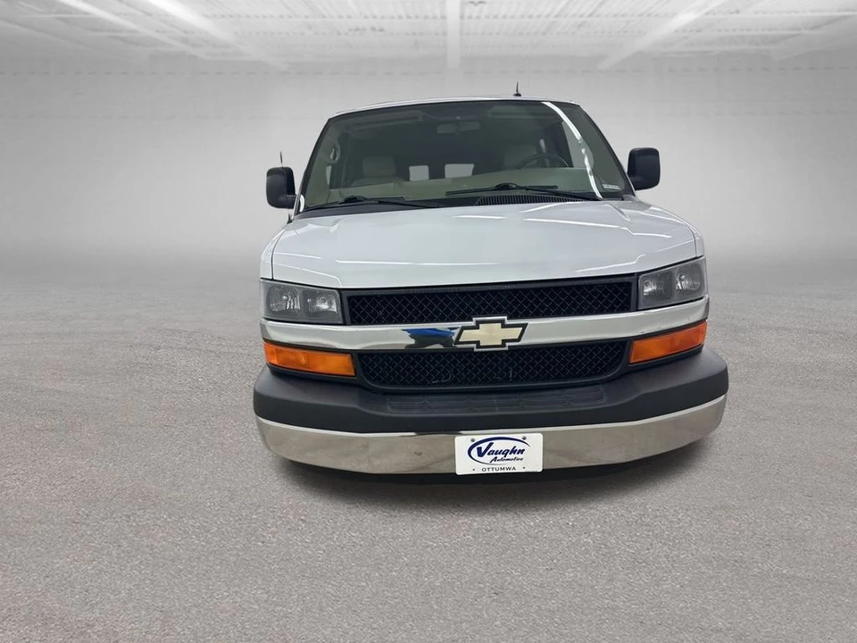 2011 Chevrolet Express - Image 5 of 12