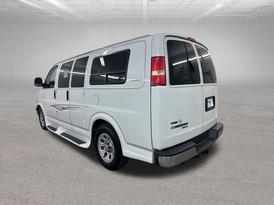 2011 Chevrolet Express - Image 9 of 12