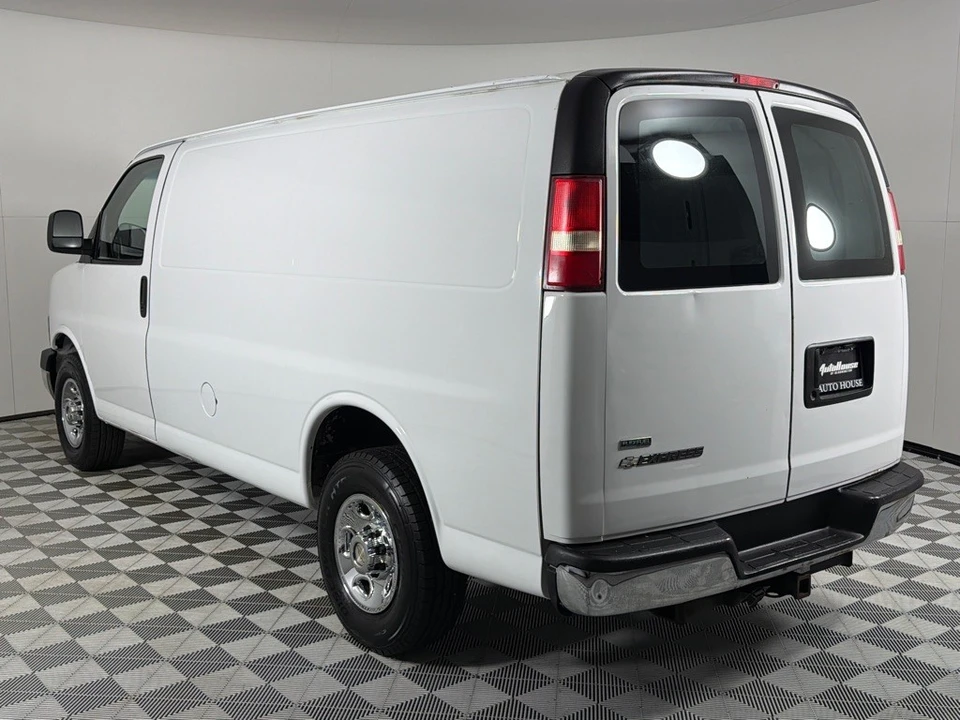 2011 Chevrolet Express - Image 4 of 12