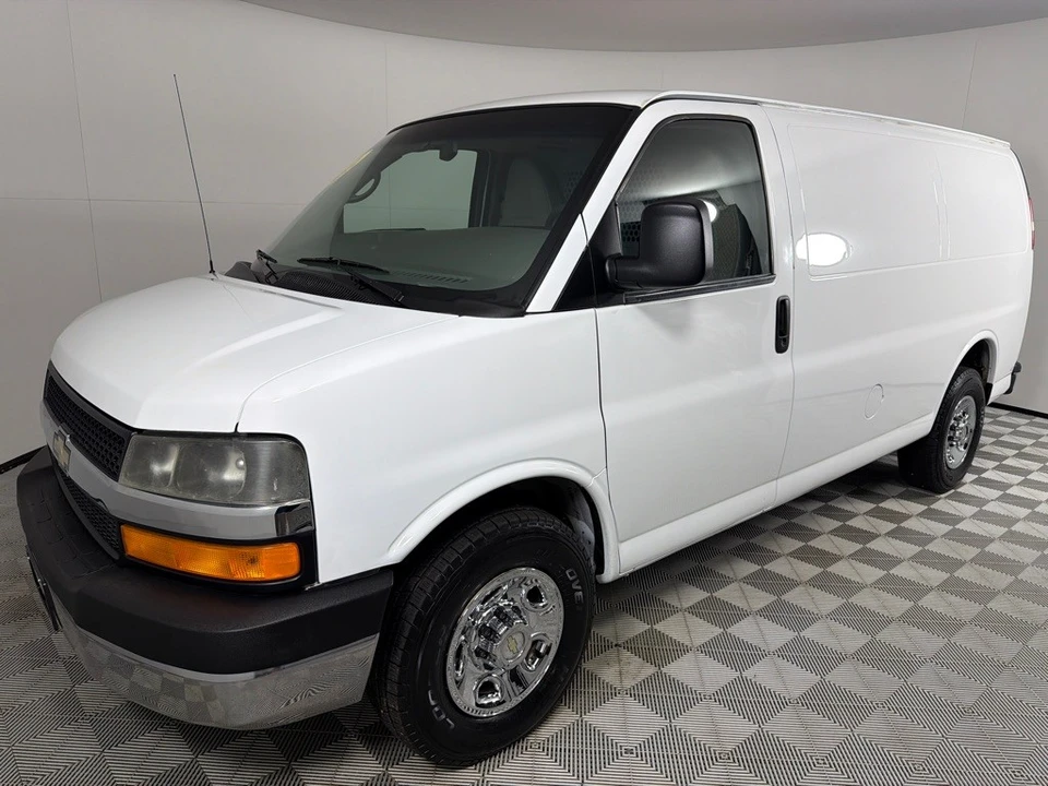 2011 Chevrolet Express - Image 6 of 12