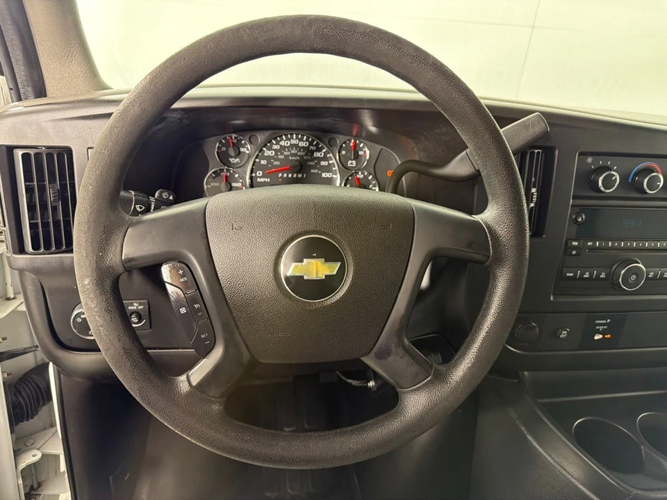 2011 Chevrolet Express - Image 11 of 12