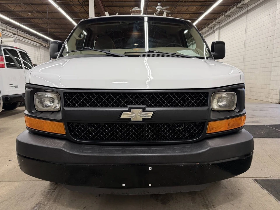 2011 Chevrolet Express - Image 11 of 12