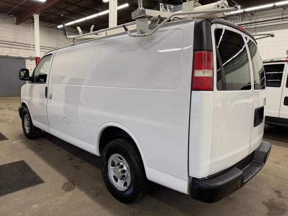 2011 Chevrolet Express - Image 4 of 12