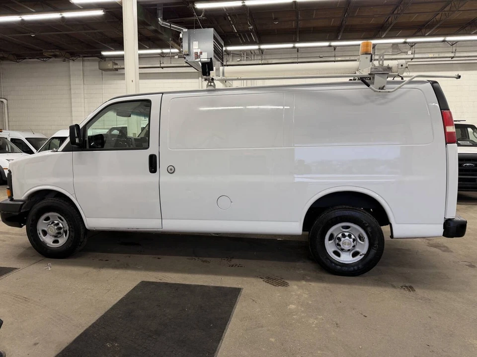 2011 Chevrolet Express - Image 12 of 12