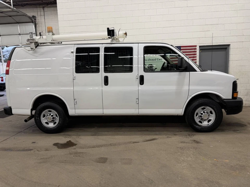 2011 Chevrolet Express - Image 10 of 12