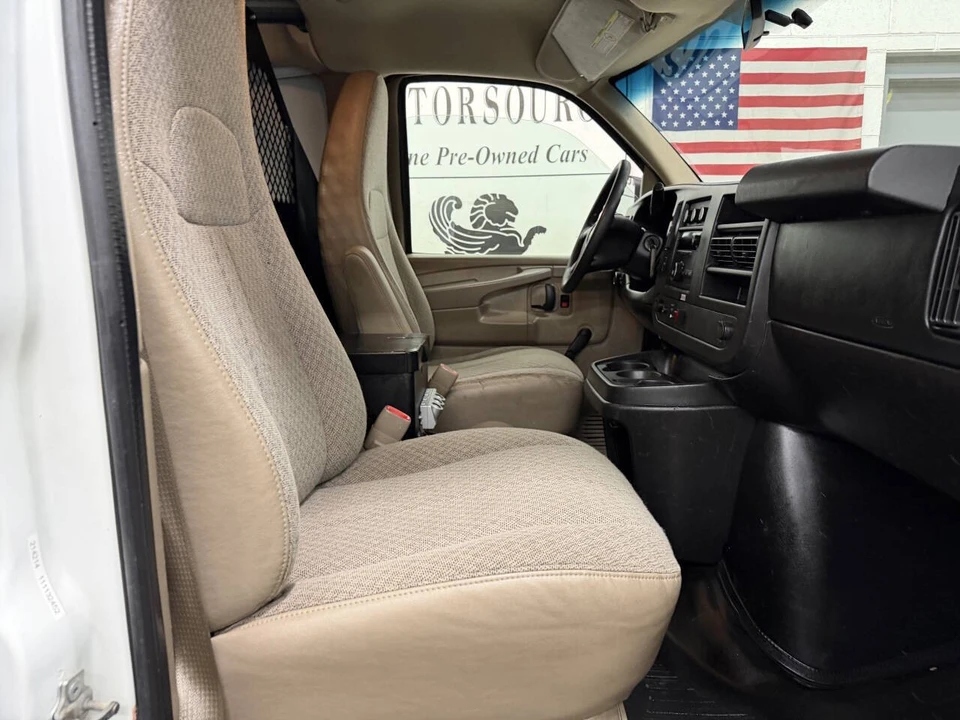 2011 Chevrolet Express - Image 6 of 12