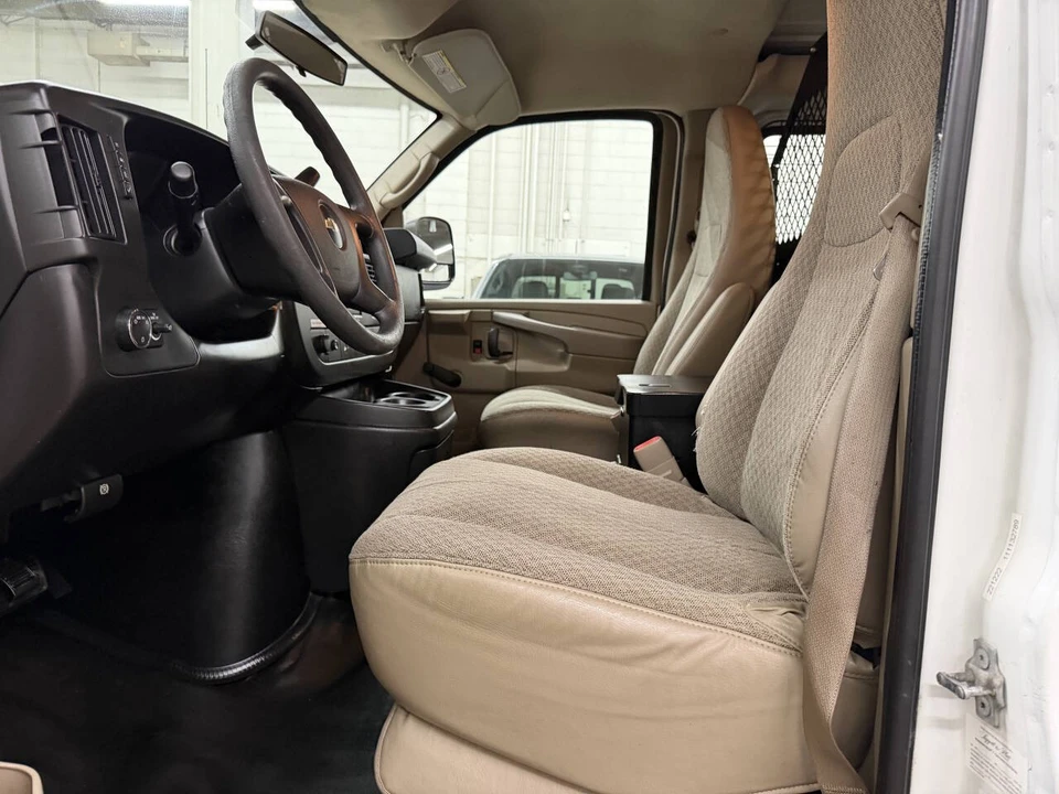 2011 Chevrolet Express - Image 16 of 21