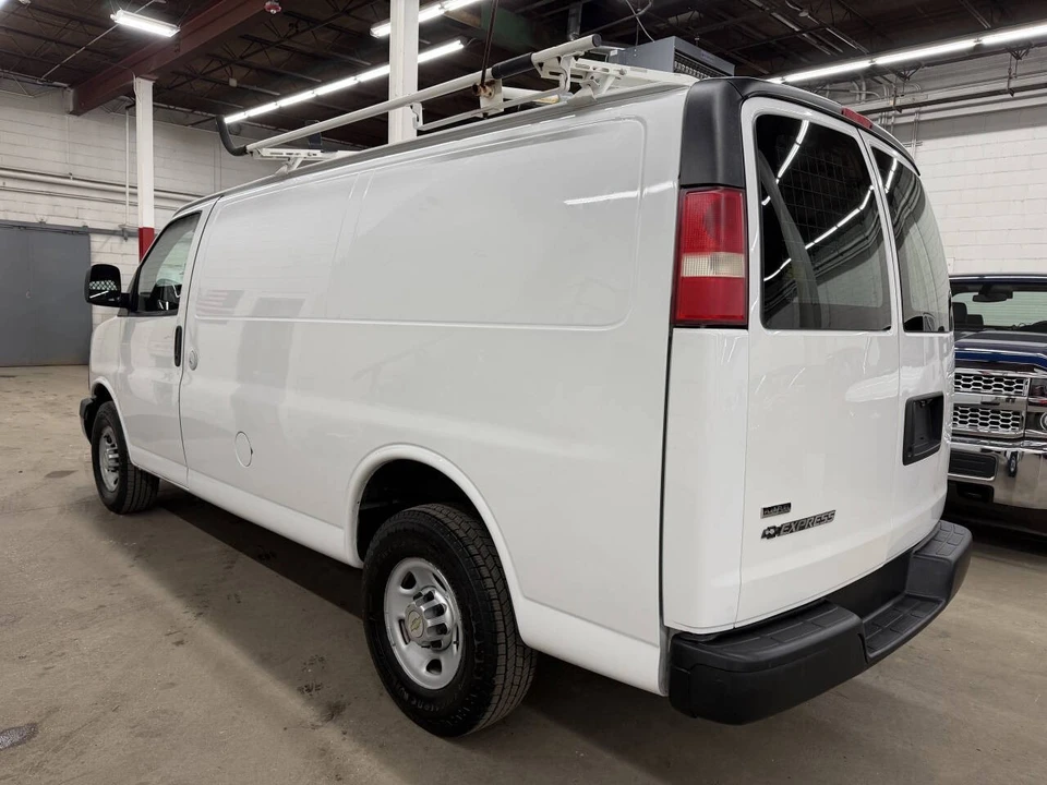 2011 Chevrolet Express - Image 4 of 21
