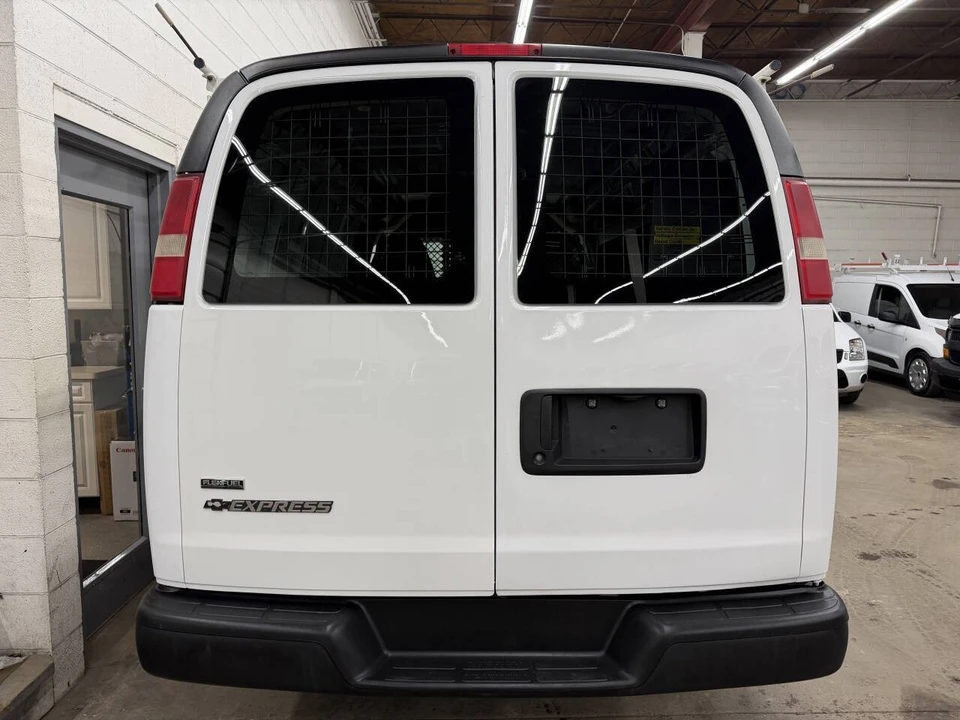 2011 Chevrolet Express - Image 10 of 21