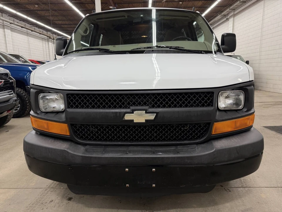 2011 Chevrolet Express - Image 11 of 12