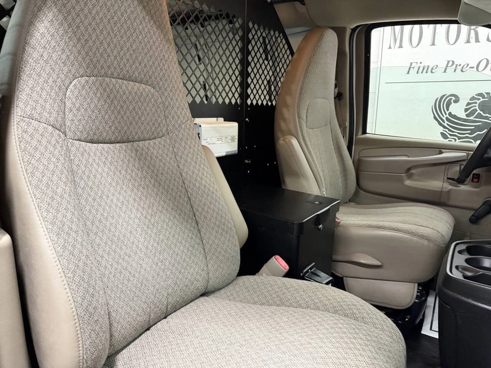 2011 Chevrolet Express - Image 6 of 12