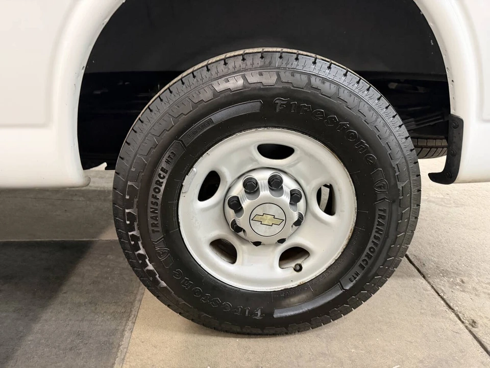2011 Chevrolet Express - Image 13 of 21