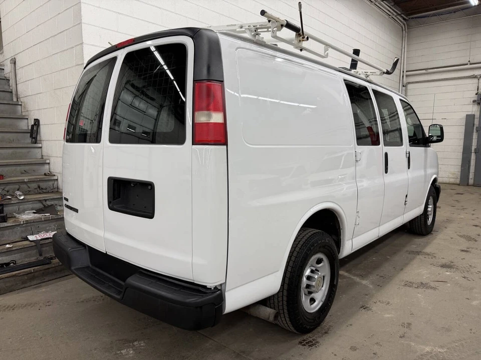 2011 Chevrolet Express - Image 2 of 21