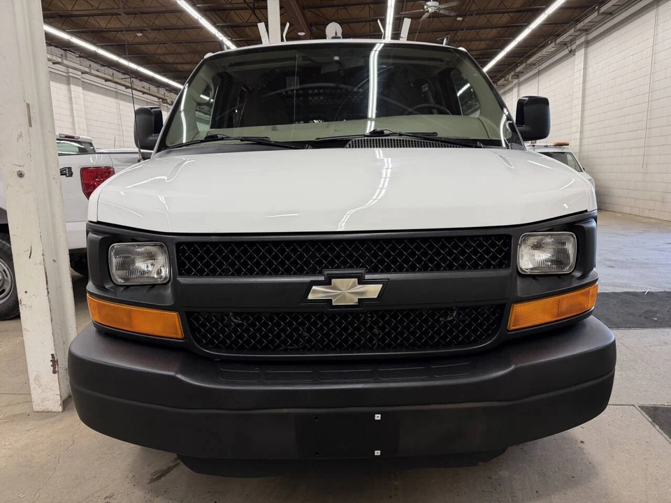 2011 Chevrolet Express - Image 10 of 12