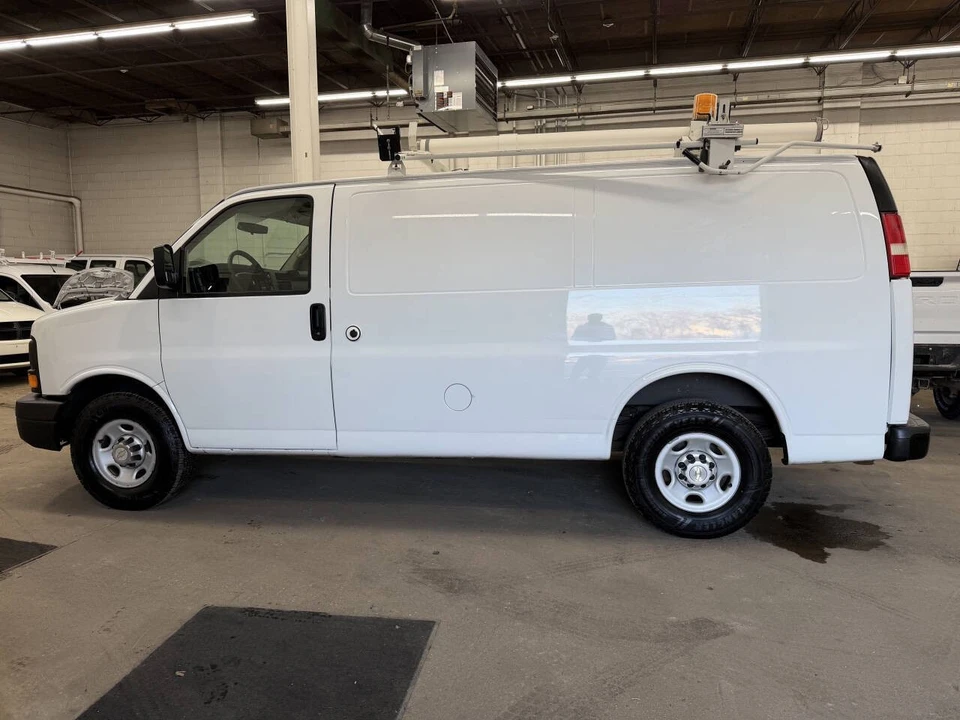 2011 Chevrolet Express - Image 11 of 12
