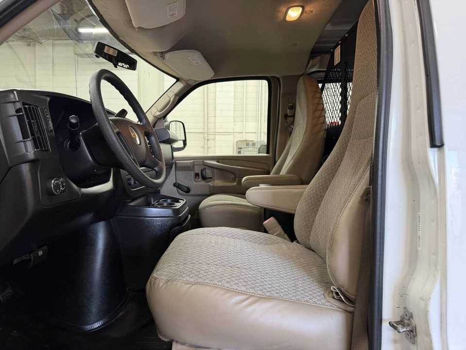 2011 Chevrolet Express - Image 6 of 12