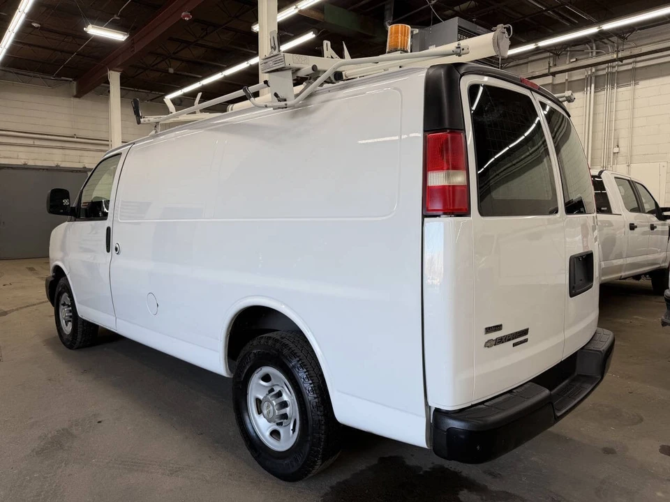 2011 Chevrolet Express - Image 3 of 12