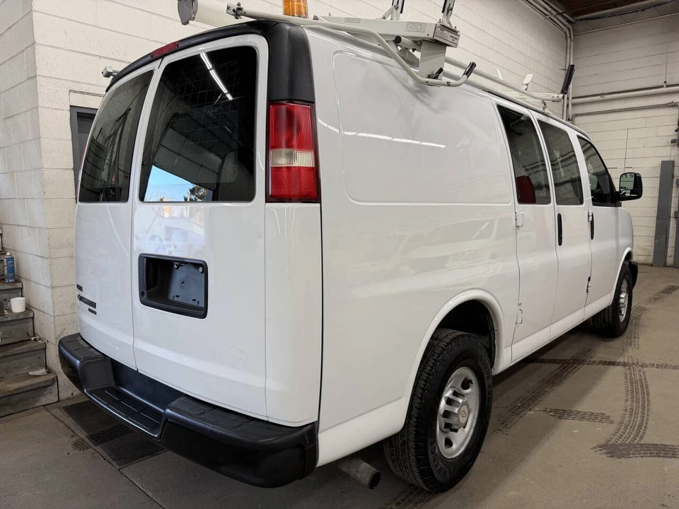 2011 Chevrolet Express - Image 2 of 12