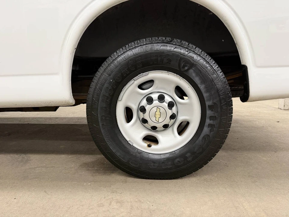 2011 Chevrolet Express - Image 19 of 21