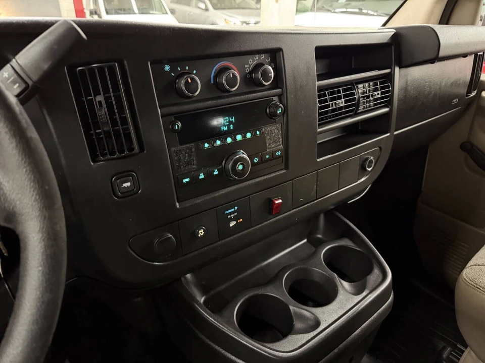 2011 Chevrolet Express - Image 18 of 21