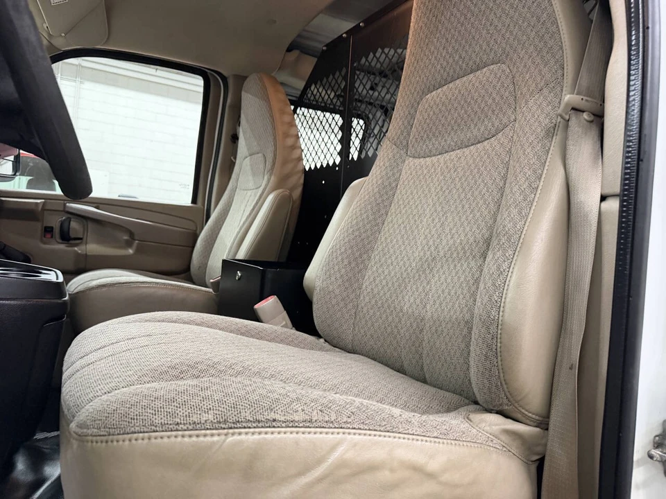 2011 Chevrolet Express - Image 13 of 21