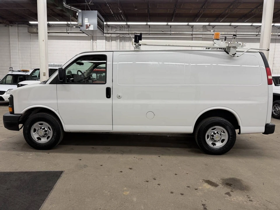 2011 Chevrolet Express - Image 12 of 21