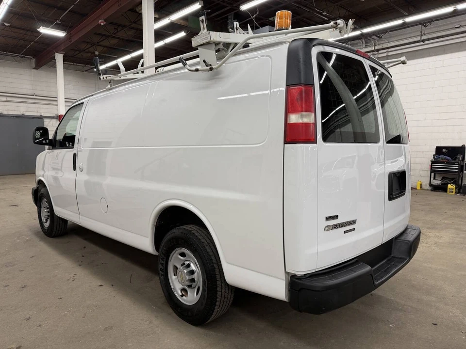 2011 Chevrolet Express - Image 2 of 21